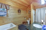 LFT QUEEN ENSUITE BATH RM w/SOAKER TUB & SHOWER
